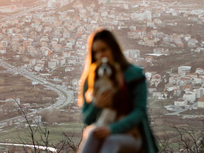 كيف يتعامل المغترب مع الوحدة والبعد عن الأهل؟